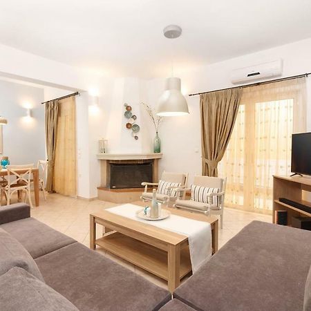 Charming And Comfy House Apartamento Agia Marina Exterior foto