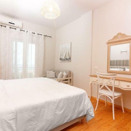 Charming And Comfy House Apartamento Agia Marina Exterior foto