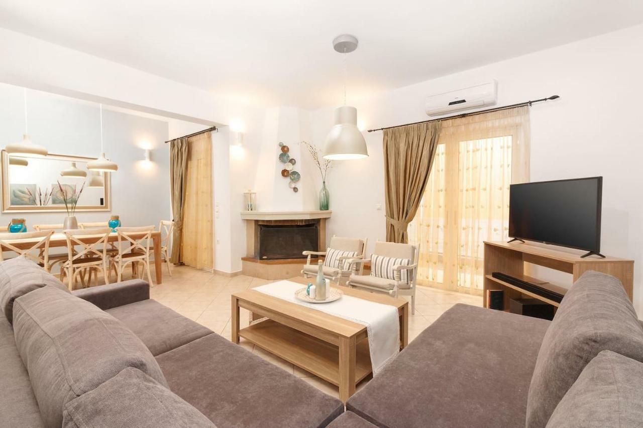 Charming And Comfy House Apartamento Agia Marina Exterior foto