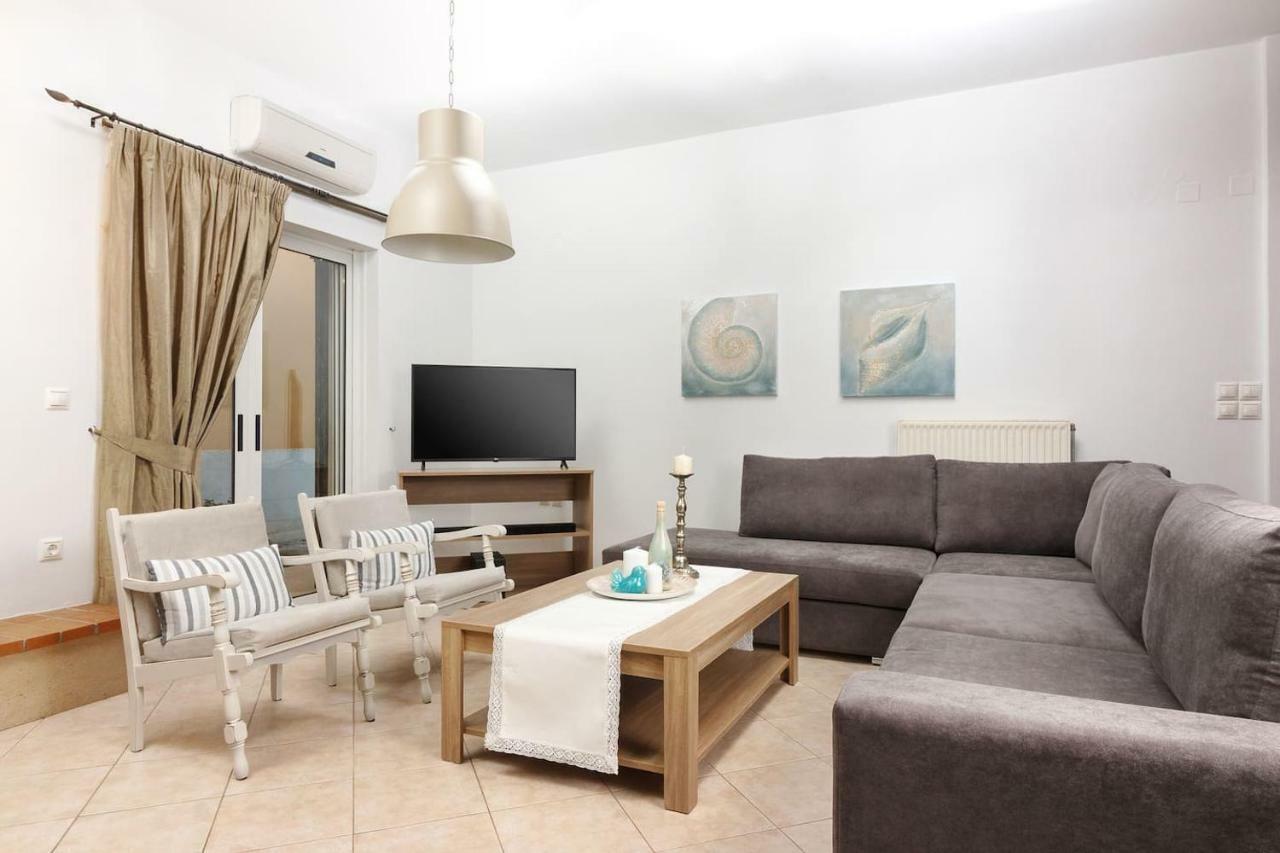 Charming And Comfy House Apartamento Agia Marina Exterior foto