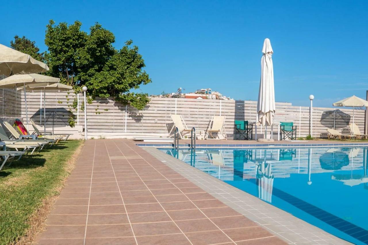 Charming And Comfy House Apartamento Agia Marina Exterior foto