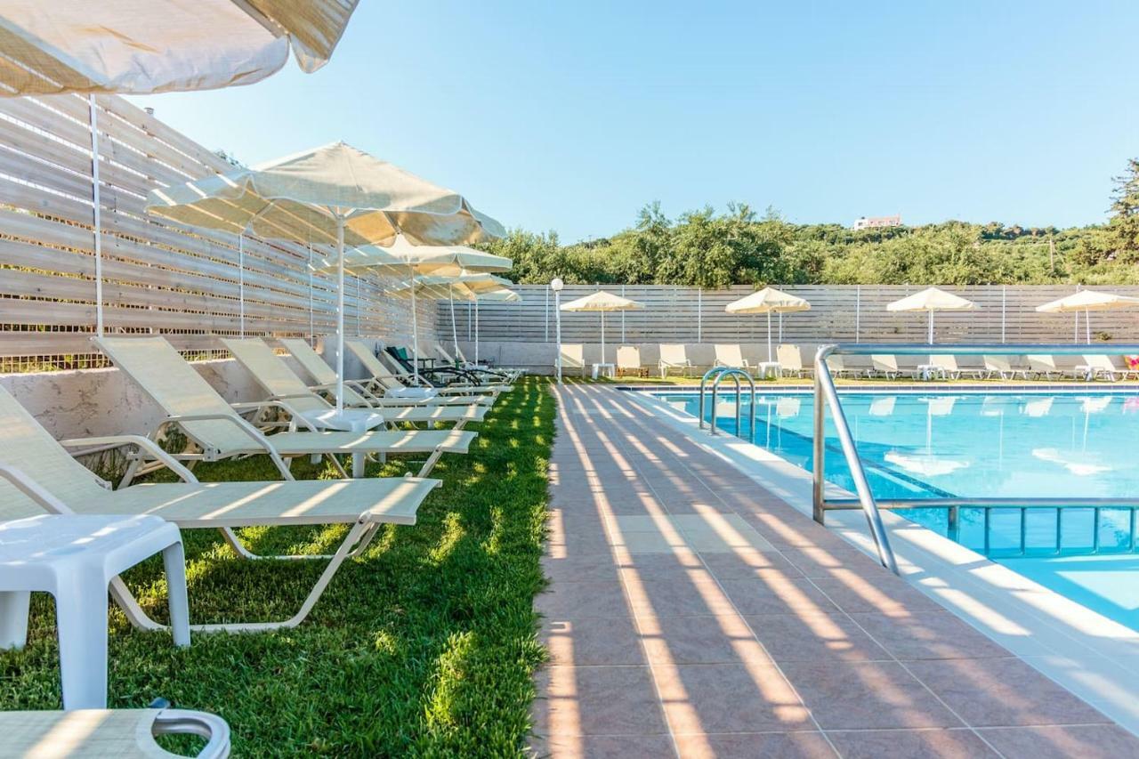 Charming And Comfy House Apartamento Agia Marina Exterior foto