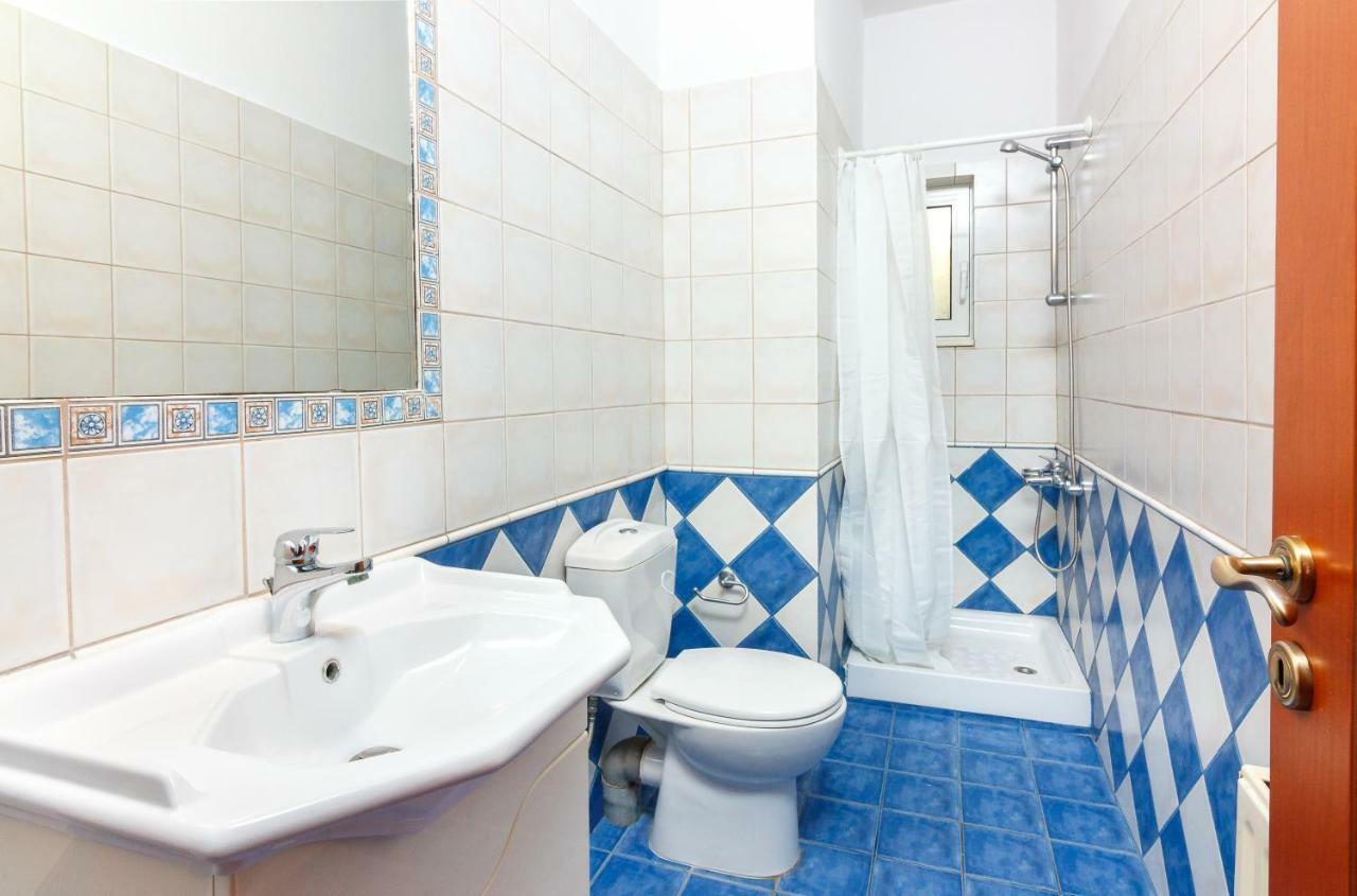Charming And Comfy House Apartamento Agia Marina Exterior foto