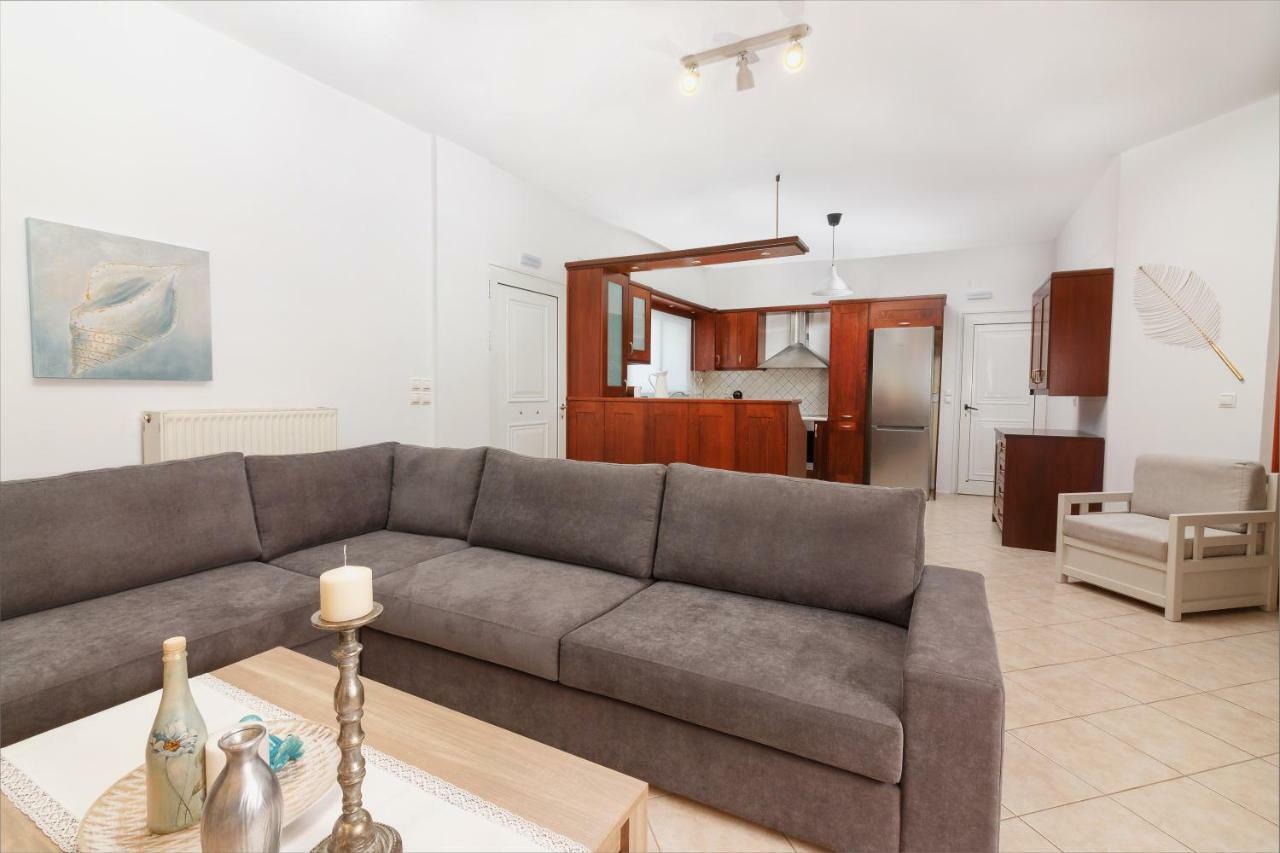 Charming And Comfy House Apartamento Agia Marina Exterior foto