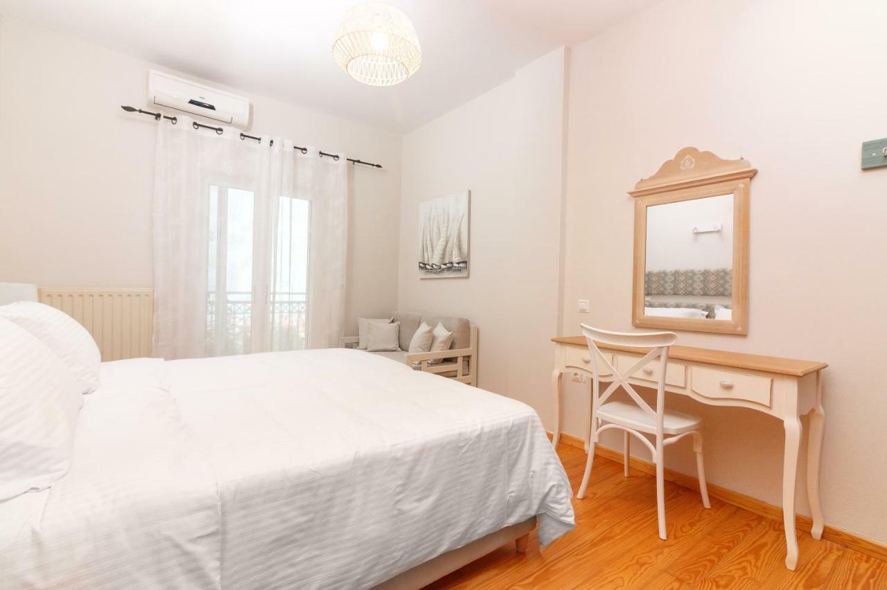 Charming And Comfy House Apartamento Agia Marina Exterior foto